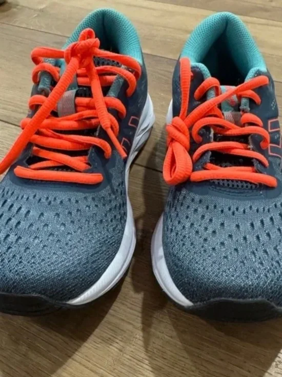 ASICS Running Shoes - Picture 3 of 7